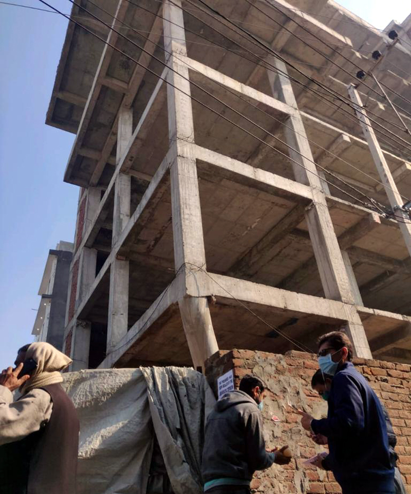 JMC team in the process of sealing an illegally raised building. JMC team in the process of sealing an illegally raised building.