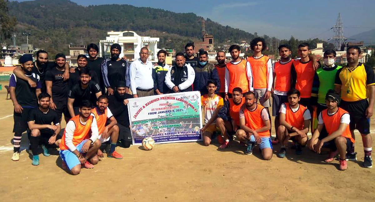 Winning teams posing for a group photograph along with dignitaries at Udhampur. Winning teams posing for a group photograph along with dignitaries at Udhampur.