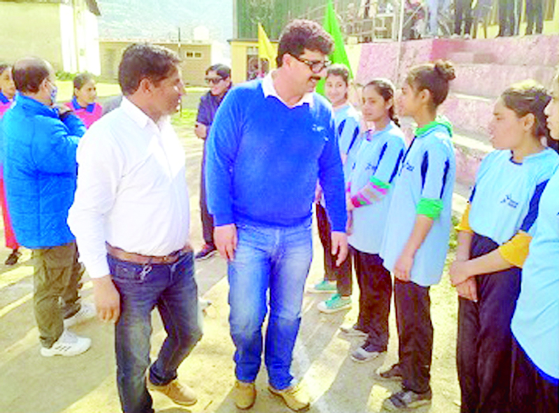 Chief guest interacting with players during Volleyball tournament at Doda.