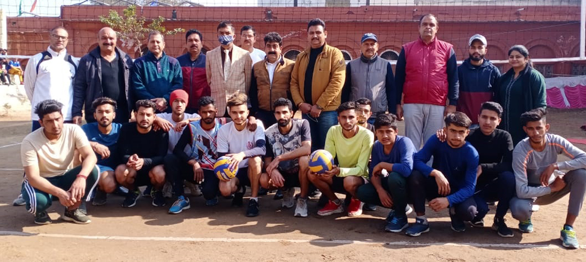 Winning team and dignitaries posing for a group photograph at Udhampur. Winning team and dignitaries posing for a group photograph at Udhampur.