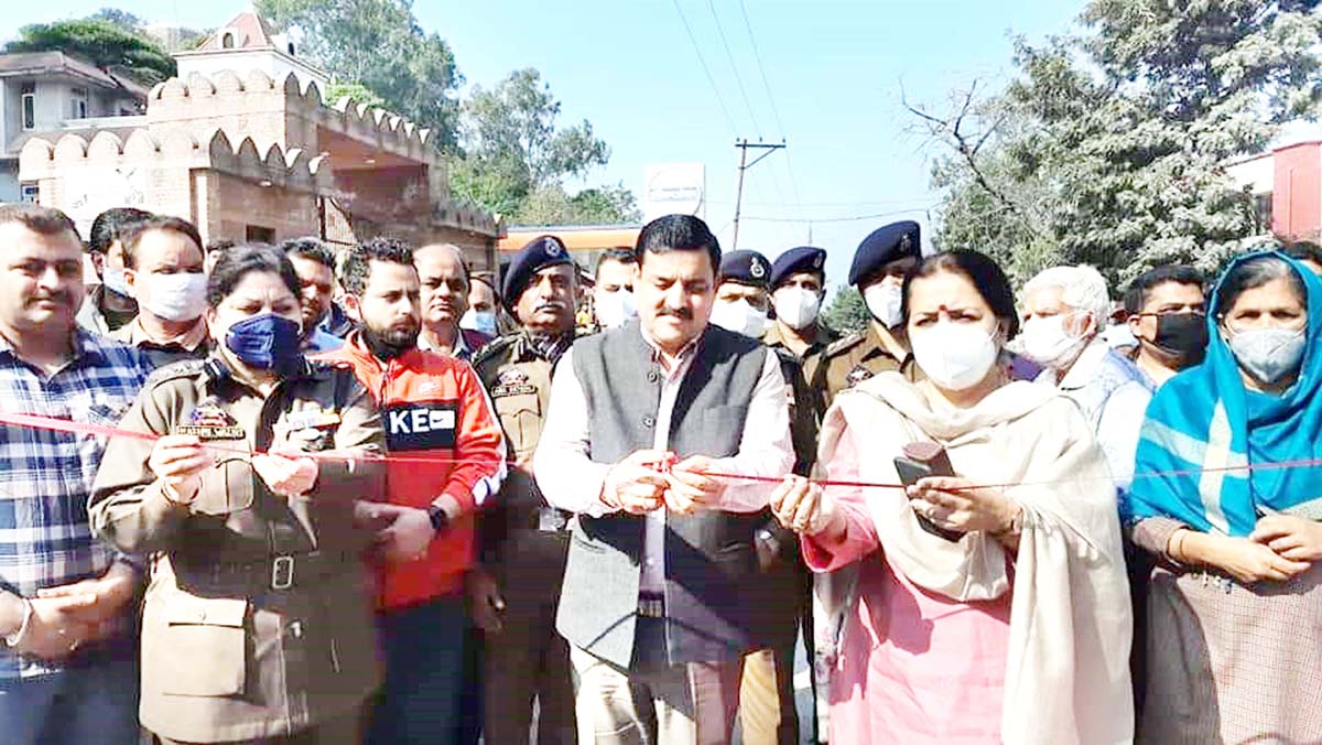 DDC Reasi Indu Kanwal Chib flanked by others, inaugurating Shaheed Smarak at Reasi. -Excelsior/Ramesh Mengi DDC Reasi Indu Kanwal Chib flanked by others, inaugurating Shaheed Smarak at Reasi. -Excelsior/Ramesh Mengi