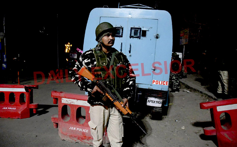 Security beefed up after firing on Krishna Dhaba near Sonwar area on Wednesday evening. —Excelsior/Shakeel Security beefed up after firing on Krishna Dhaba near Sonwar area on Wednesday evening. —Excelsior/Shakeel