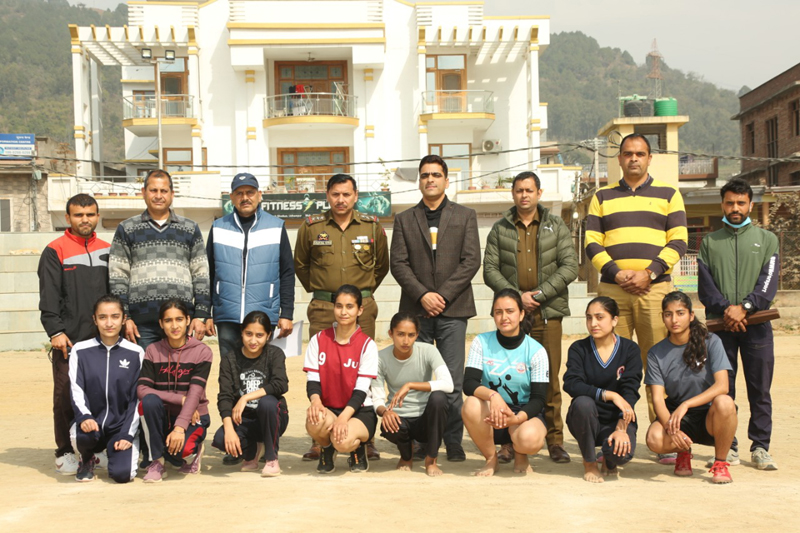 Winning students posing for a group photograph with DySP Sahil Mahajan and other dignitaries at Udhampur.