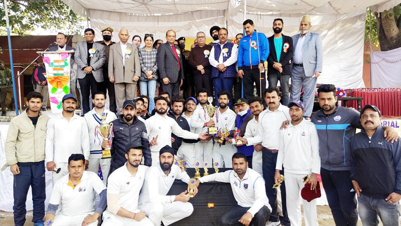 Advisor to LG, Farooq Khan along with other dignitaries and winning team posing for a group photograph at Akhnoor. Advisor to LG, Farooq Khan along with other dignitaries and winning team posing for a group photograph at Akhnoor.