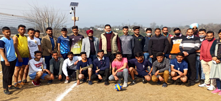 Winning team posing for a group photograph along with dignitaries at Nowshera. Winning team posing for a group photograph along with dignitaries at Nowshera.