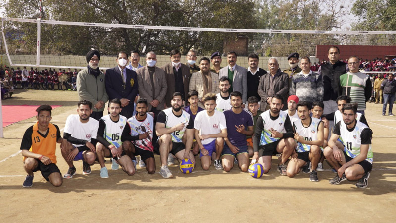 Winning team along with dignitaries posing for a group photograph at Udhampur. Winning team along with dignitaries posing for a group photograph at Udhampur.
