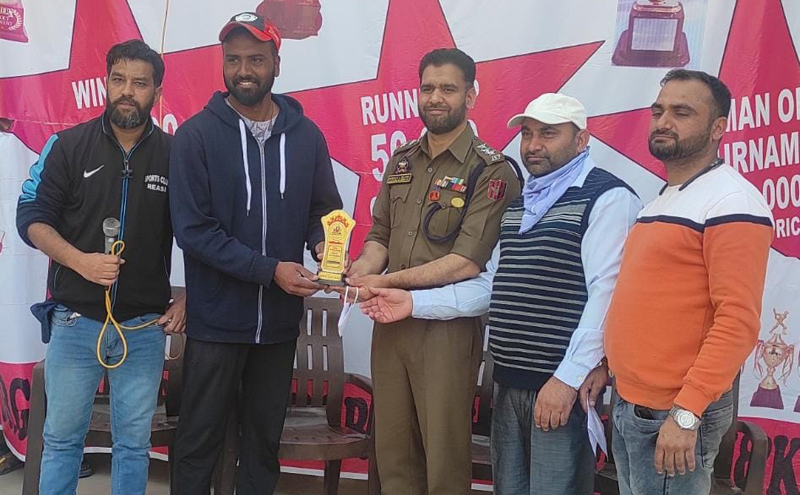 DySP Mumtaz Ali Bhatti presenting man of the match trophy to a player at Reasi on Wednesday. DySP Mumtaz Ali Bhatti presenting man of the match trophy to a player at Reasi on Wednesday.