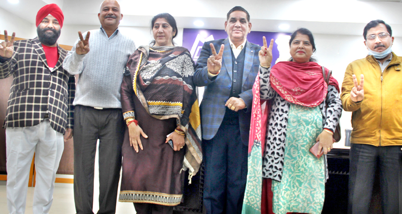 Elected members of JMC Executive Committee posing for photograph with Mayor, Chander Mohan Gupta and Dy Mayor, Purnima Sharma. Elected members of JMC Executive Committee posing for photograph with Mayor, Chander Mohan Gupta and Dy Mayor, Purnima Sharma.