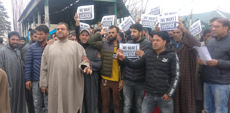 Taxi operators protesting on Sunday. —Excelsior/Sajad Dar Taxi operators protesting on Sunday. —Excelsior/Sajad Dar