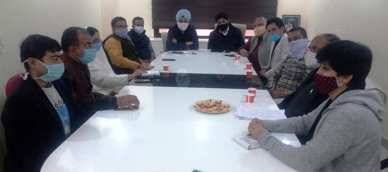 BJP national Spokesperson, RP Singh chairing a party meeting at Jammu on Saturday. —Excelsior/Rakesh BJP national Spokesperson, RP Singh chairing a party meeting at Jammu on Saturday. —Excelsior/Rakesh