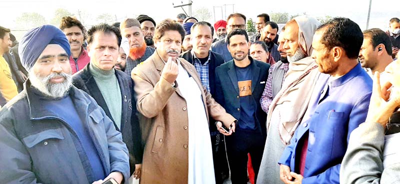 Cong leader Raman Bhalla interacting with people at Belicharana in Satwari. Cong leader Raman Bhalla interacting with people at Belicharana in Satwari.
