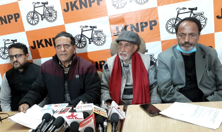 Returning Officer PK Ganju announcing working committee members of JKNPP in the presence of chief patron of the party Prof Bhim Singh. Returning Officer PK Ganju announcing working committee members of JKNPP in the presence of chief patron of the party Prof Bhim Singh.