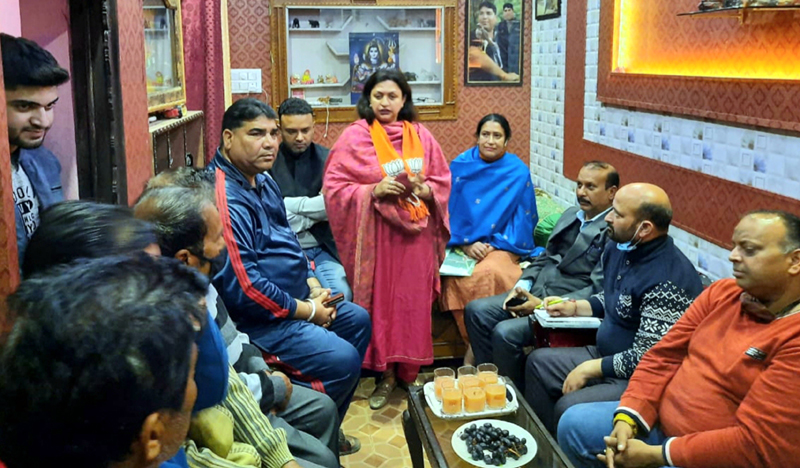 BJP secretary, Rekha Mahajan addressing party meeting in Ward 34 on Saturday. BJP secretary, Rekha Mahajan addressing party meeting in Ward 34 on Saturday.