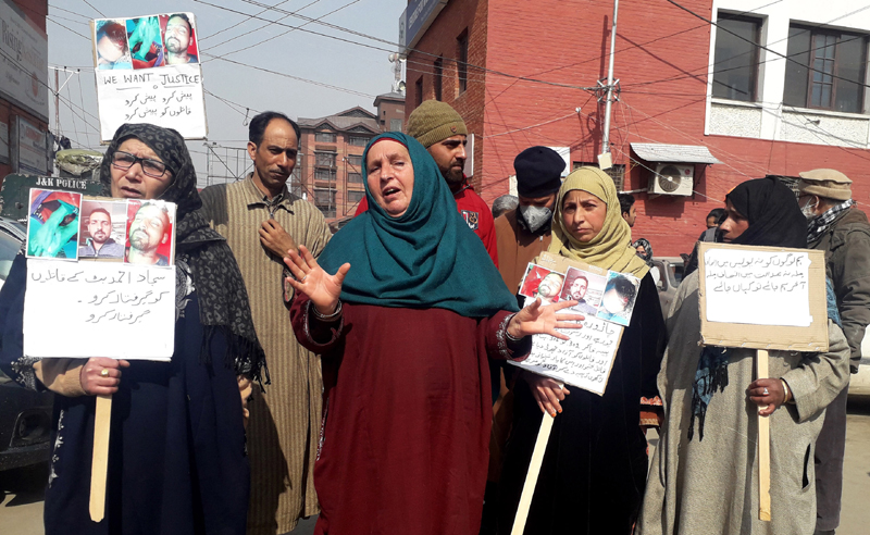 Family members of the deceased man protesting in Srinagar. — Excelsior/Shakeel Family members of the deceased man protesting in Srinagar. — Excelsior/Shakeel