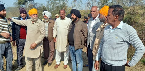 Former Minister, Manjit Singh during tour of border villages in Vijaypur on Thursday. Former Minister, Manjit Singh during tour of border villages in Vijaypur on Thursday.
