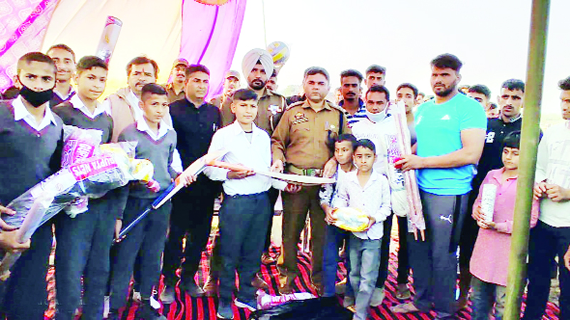 Additional SP Kathua Ramnish Gupta distributing sports kits among youngsters in Rajbagh on Tuesday. Additional SP Kathua Ramnish Gupta distributing sports kits among youngsters in Rajbagh on Tuesday.