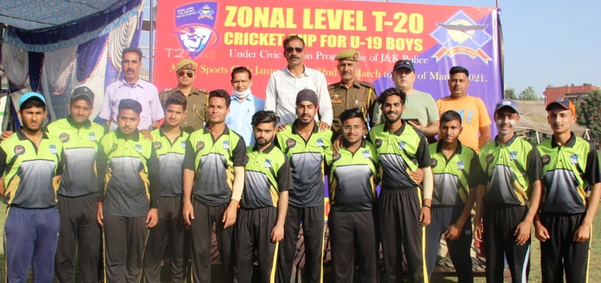 Winning team posing for a group photograph with dignitaries including former Ranji player Rajesh Gill at Jammu.