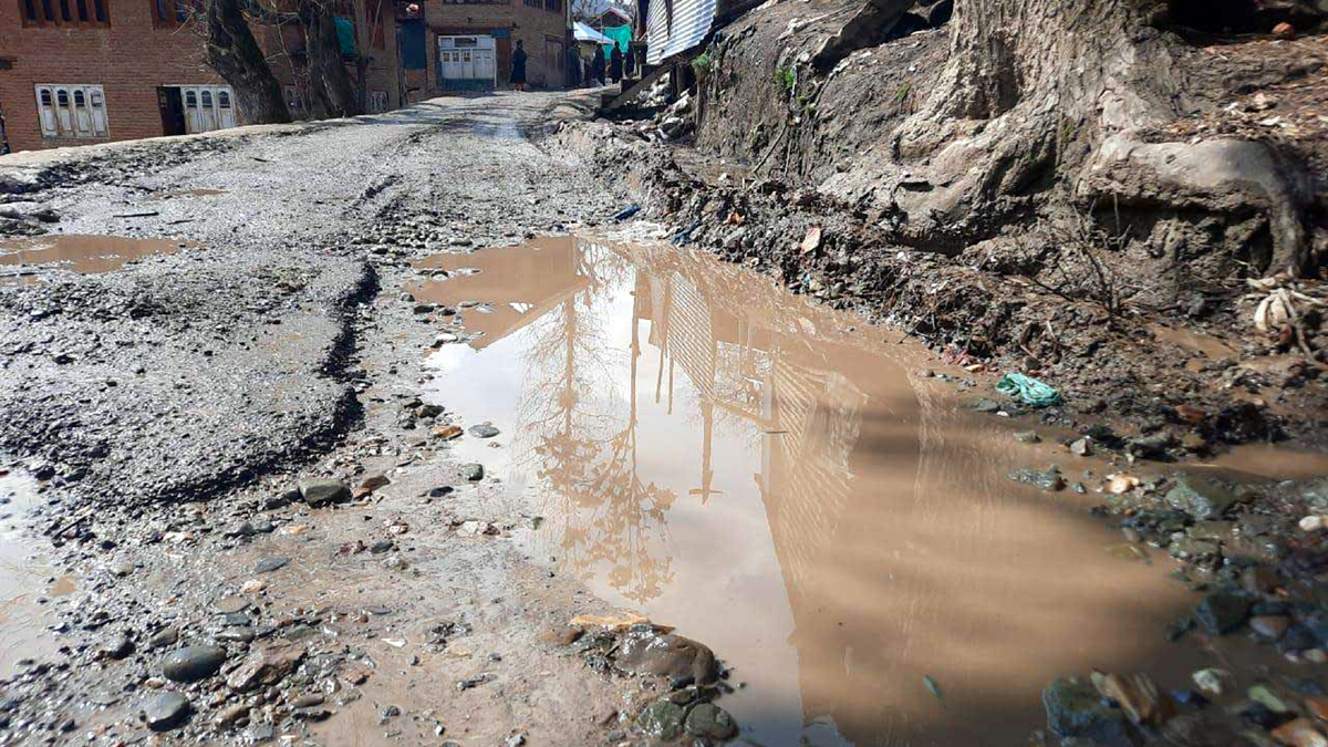 Warpora-Pahla Dhaji road in North Kashmir’s Handwara in bad shape. -Excelsior/Aabid Nabi Warpora-Pahla Dhaji road in North Kashmir’s Handwara in bad shape. -Excelsior/Aabid Nabi