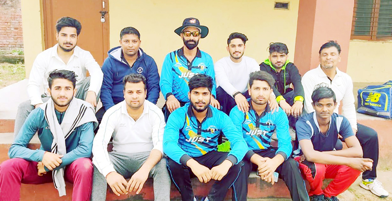 Winning team posing for a group photograph at Akhnoor. Winning team posing for a group photograph at Akhnoor.