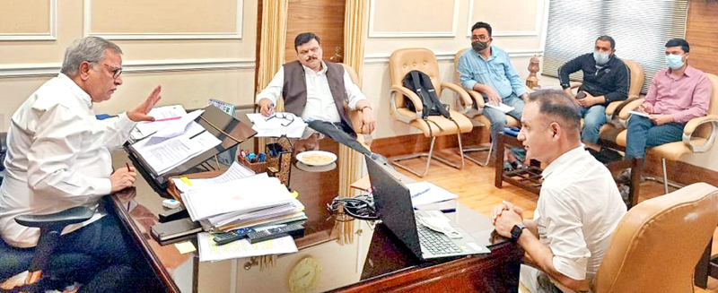 Advisor to Lieutenant Governor, Farooq Khan in a meeting with officials of DYSS at Jammu. Advisor to Lieutenant Governor, Farooq Khan in a meeting with officials of DYSS at Jammu.