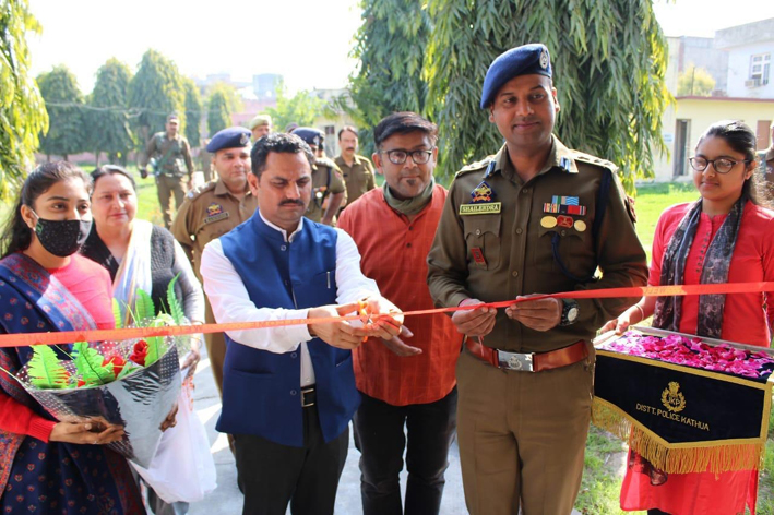 DC Kathua O P Bhagat and SSP Dr Shailendra Mishra inaugurating Police Public Institute at Kathua on Monday. —Excelsior/Pardeep DC Kathua O P Bhagat and SSP Dr Shailendra Mishra inaugurating Police Public Institute at Kathua on Monday. —Excelsior/Pardeep