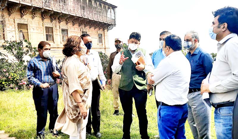 Div Com Jammu directing officials during visit to Mubarak Mandi heritage complex in Jammu on Monday. Div Com Jammu directing officials during visit to Mubarak Mandi heritage complex in Jammu on Monday.