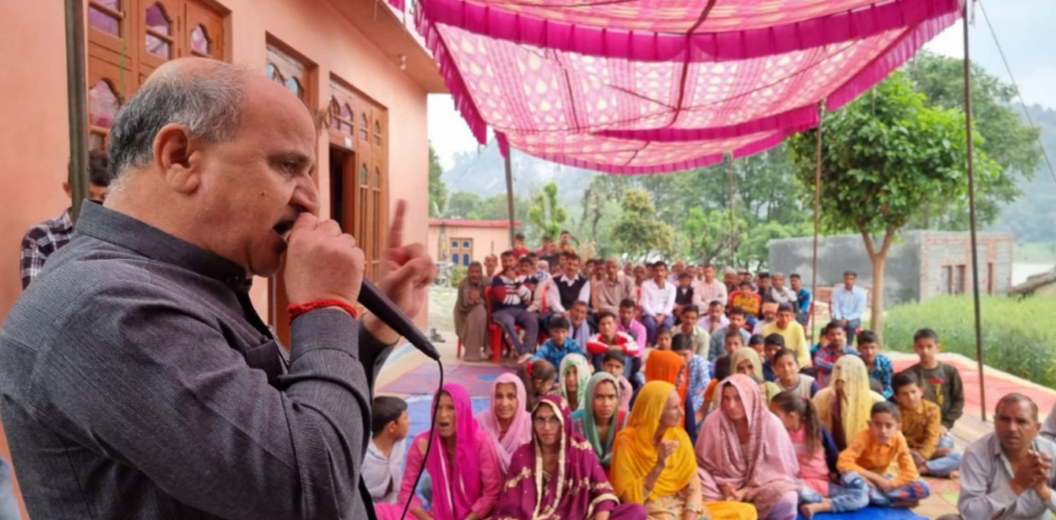 Ex-DyCM Tara Chand addressing workers meeting in Khour on Sunday. Ex-DyCM Tara Chand addressing workers meeting in Khour on Sunday.