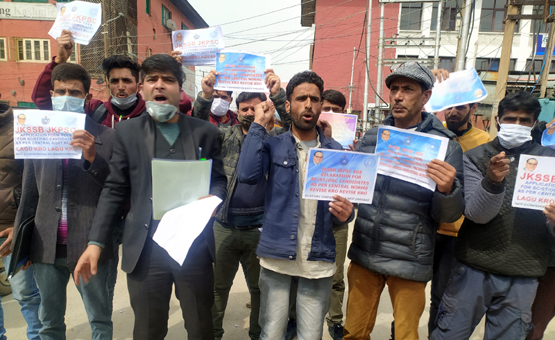 ST/SC/OBC candidates protesting in Srinagar. —Excelsior/Shakeel ST/SC/OBC candidates protesting in Srinagar. —Excelsior/Shakeel
