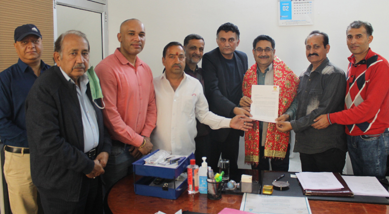 Delegation submitting memorandum to NHAI Regional Head on Wednesday. Delegation submitting memorandum to NHAI Regional Head on Wednesday.