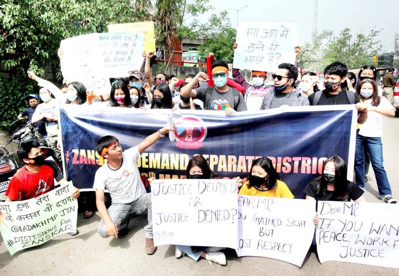 Members of AZSA protesting at Jammu. -Excelsior/Rakesh Members of AZSA protesting at Jammu. -Excelsior/Rakesh