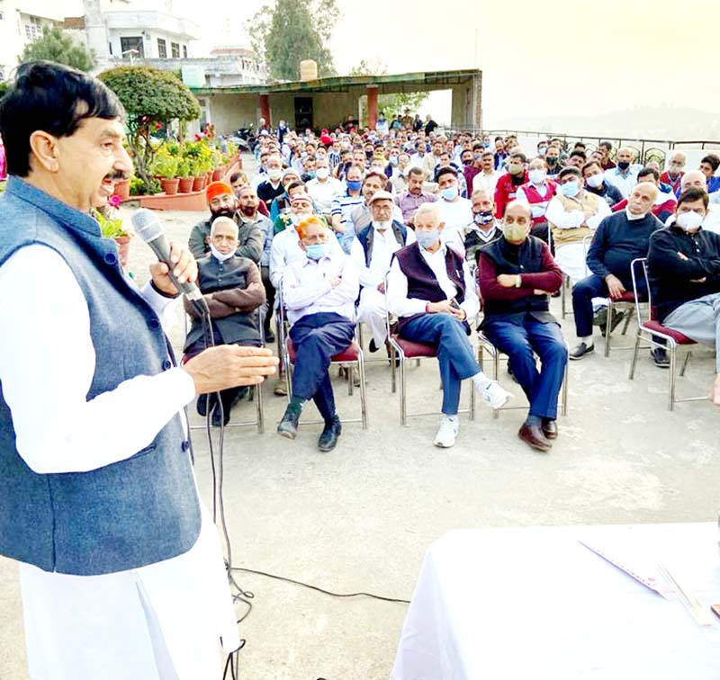 Former MLA Pawan Gupta addressing gathering on the occasion to commemorate 13th death anniversary of Lala Shiv Charan Gupta at Udhampur on Tuesday. Former MLA Pawan Gupta addressing gathering on the occasion to commemorate 13th death anniversary of Lala Shiv Charan Gupta at Udhampur on Tuesday.