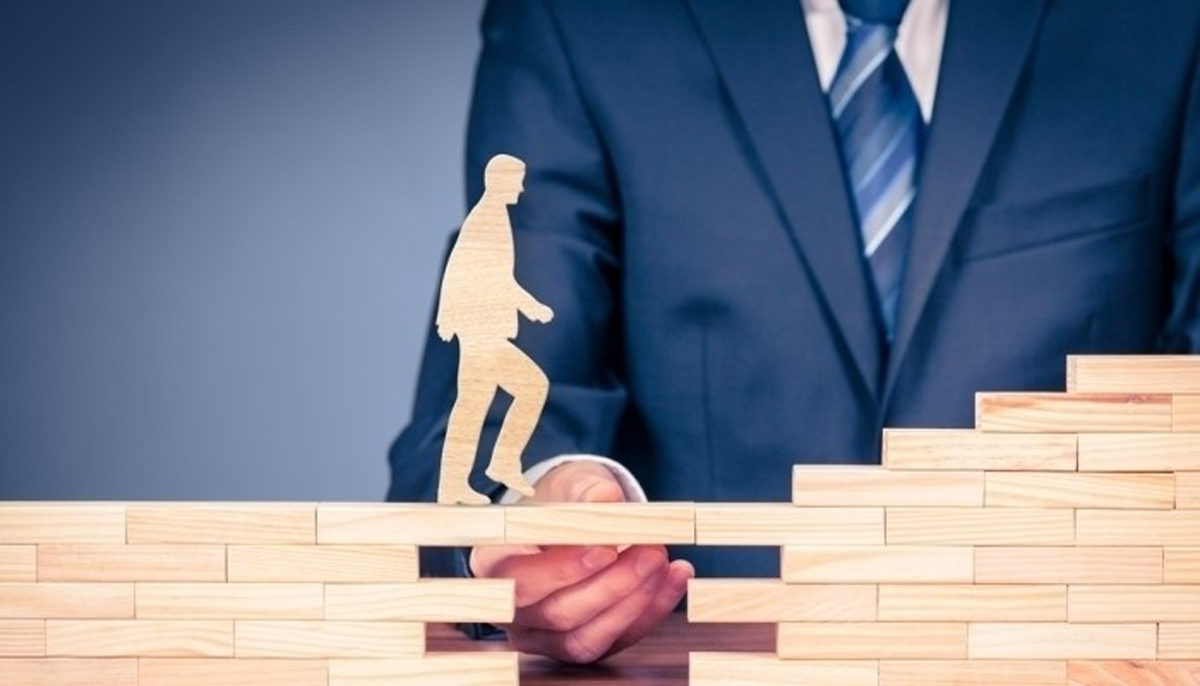 worker_20overcoming_20obstacle_202