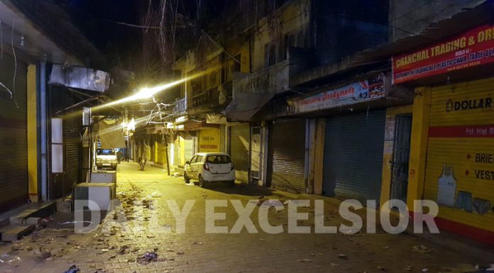 Market wears deserted look as night curfew enforced in Reasi town. -Excelsior/Romesh Mengi