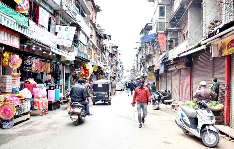 Only 50 percent shops are seen open at Hari Singh High Street in Srinagar on Wednesday. -Excelsior/Shakeel