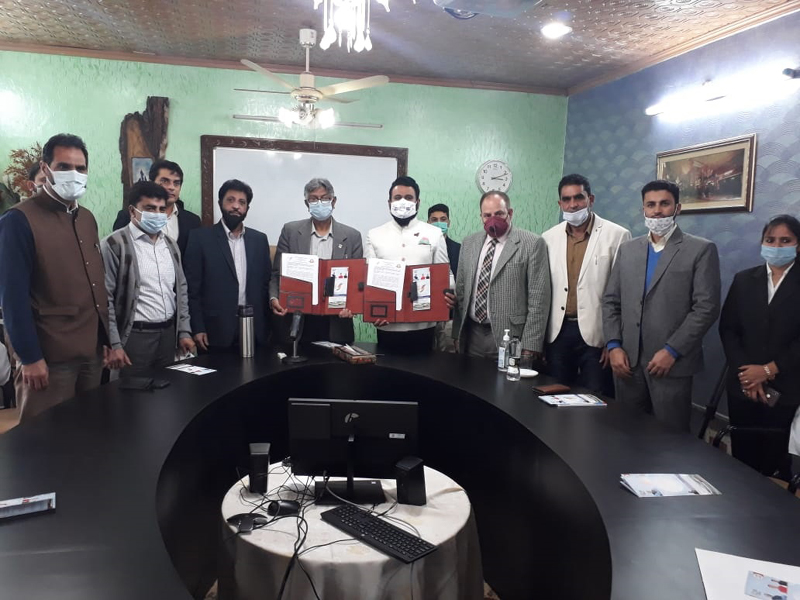 KU signs MoU with SGSU to boost sports education, activities Vice-Chancellors of KU & SG SU displaying copies of MoU signed between the two Universities on Tuesday.