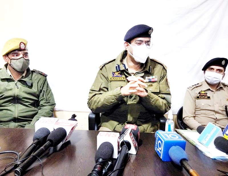 SSP Baramulla, Rayees Mohammad Bhat addressing a press conference on Thursday. -Excelsior/Aabid Nabi SSP Baramulla, Rayees Mohammad Bhat addressing a press conference on Thursday. -Excelsior/Aabid Nabi