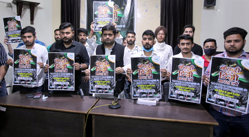 NSUI National president, Neeraj Kundan alongwith other student leaders launching campaign for unemployed in Jammu on Friday. -Excelsior/Rakesh NSUI National president, Neeraj Kundan alongwith other student leaders launching campaign for unemployed in Jammu on Friday. -Excelsior/Rakesh