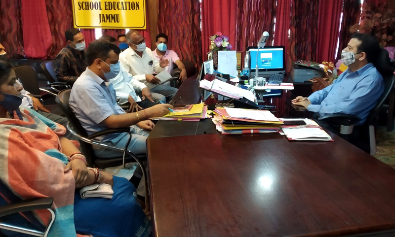 USTA delegation discussing demands with DSEJ on Thursday. USTA delegation discussing demands with DSEJ on Thursday.