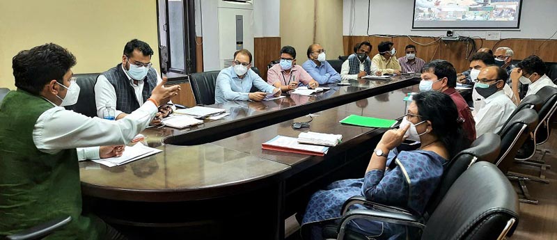 Div Com chairing a meeting on Saturday. Div Com chairing a meeting on Saturday.