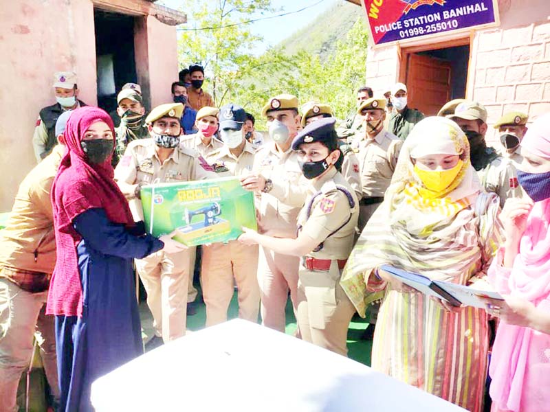 SP Ramban PD Nitya giving a sewing machine to a lady at Police Station Ramban. -Excelsior/Parvaiz Mir SP Ramban PD Nitya giving a sewing machine to a lady at Police Station Ramban. -Excelsior/Parvaiz Mir