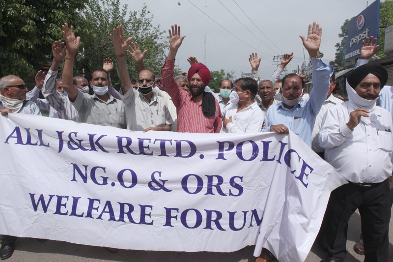 Retd police personnel protesting on Monday. — Excelsior/Rakesh Retd police personnel protesting on Monday. — Excelsior/Rakesh