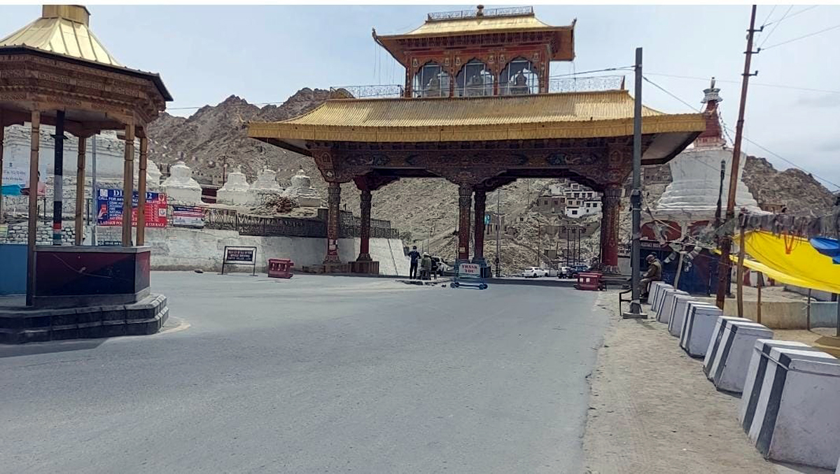 A view of lockdown in Leh town on Wednesday. — Excelsior/Morup Stanzin