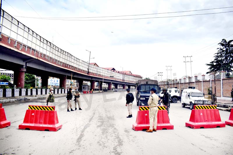 Strict COVID curfew imposed on Eid-ul-Fitr in Srinagar on Thursday. -Excelsior/Shakeel Strict COVID curfew imposed on Eid-ul-Fitr in Srinagar on Thursday. -Excelsior/Shakeel