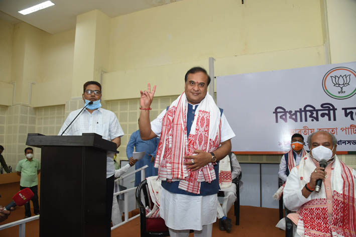 Himanta Biswa Sarma displaying victory sign after being elected as the Legislative Party leader. (UNI) Himanta Biswa Sarma displaying victory sign after being elected as the Legislative Party leader. (UNI)