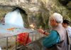 Lieutenant Governor Manoj Sinha paying obeisance at Shri Amarnathji shrine at Kashmir Himalayas on Monday. (UNI)