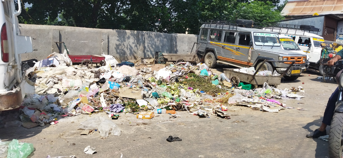 Heaps of garbage near bus stand Doda. —Excelsior/Rafi Choudhary Heaps of garbage near bus stand Doda. —Excelsior/Rafi Choudhary