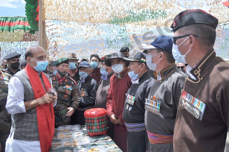 Minister for Defence Rajnath Singh interacting with the veterans at Leh on Sunday. Another —Excelsior/Morup Stanzin