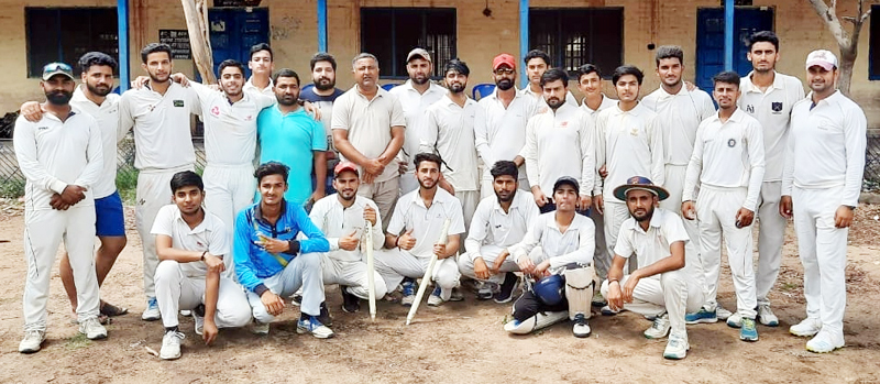 Winning team posing for group photograph at Akhnoor. Winning team posing for group photograph at Akhnoor.