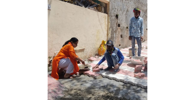 JMC Councillor Sharda Kumari inspecting work at Ward 47 on Sunday. JMC Councillor Sharda Kumari inspecting work at Ward 47 on Sunday.