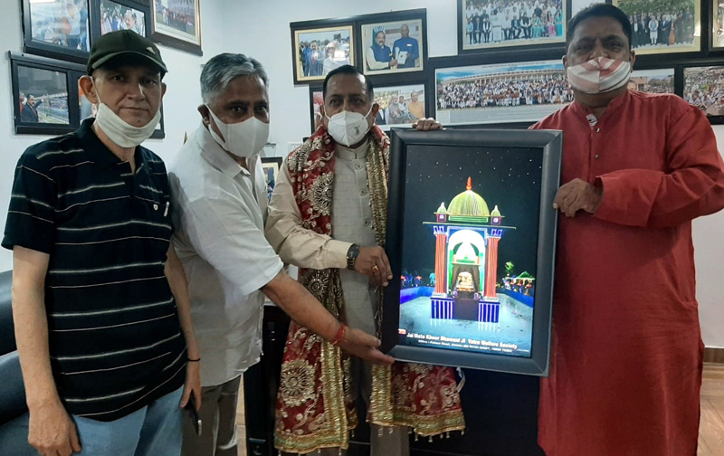 Union Minister, Dr Jitendra Singh unveiling the Pratima of Mata Kheer Bhawani at Jammu on Sunday. —Excelsior/Rakesh Union Minister, Dr Jitendra Singh unveiling the Pratima of Mata Kheer Bhawani at Jammu on Sunday. —Excelsior/Rakesh